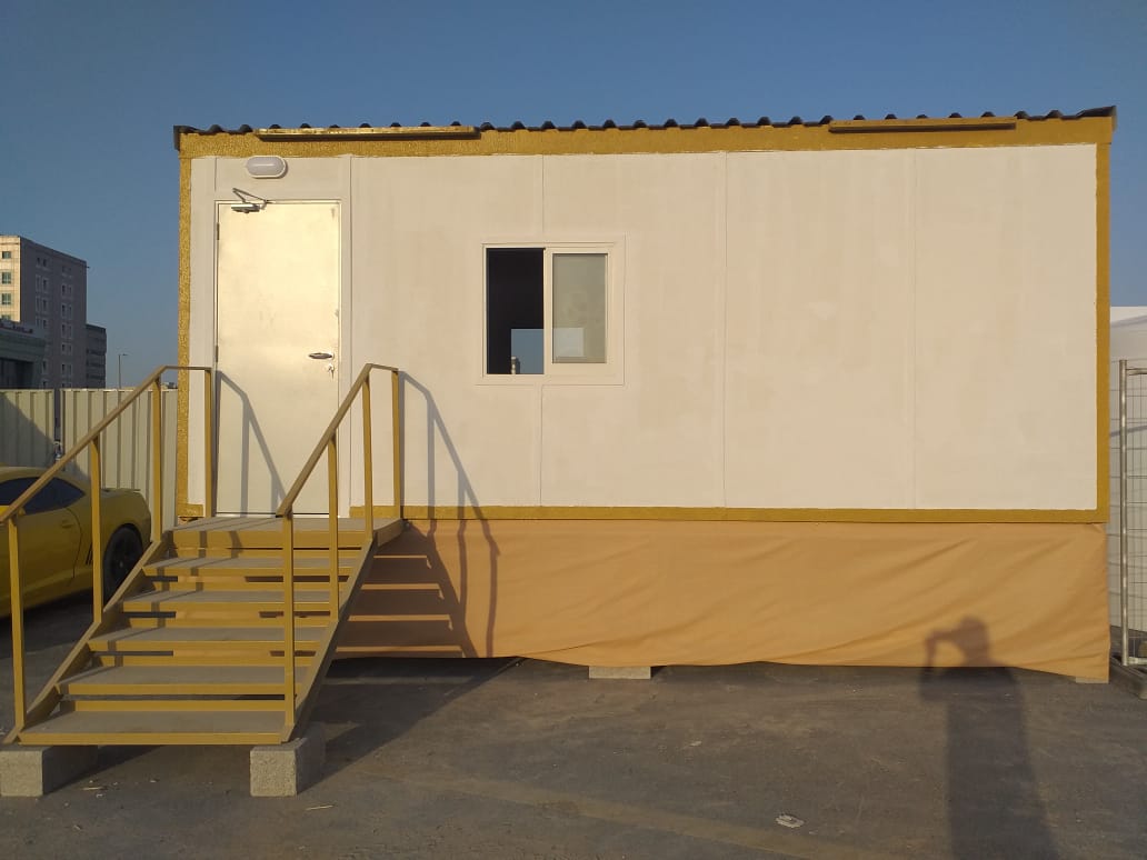 20’ OFFICE WITH PANTRY TOILET